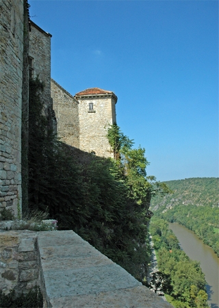 BrunequilAveyron_3983 The Aveyron below Brunequil